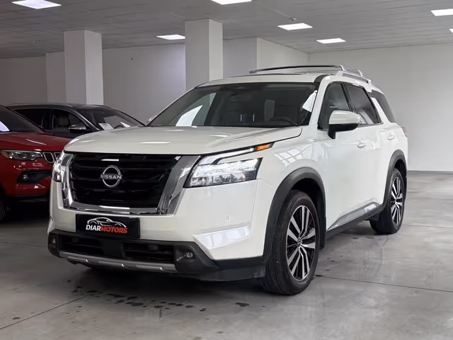 Nissan Pathfinder - фото 1