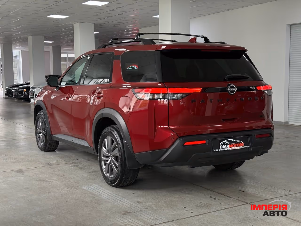 Nissan Pathfinder - фото 1