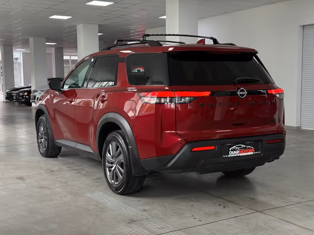 Nissan Pathfinder - фото 1