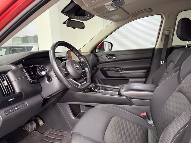 Nissan Pathfinder - фото 4