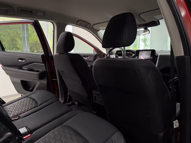 Nissan Pathfinder - фото 5