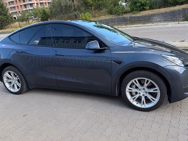 Tesla Model Y - фото 3
