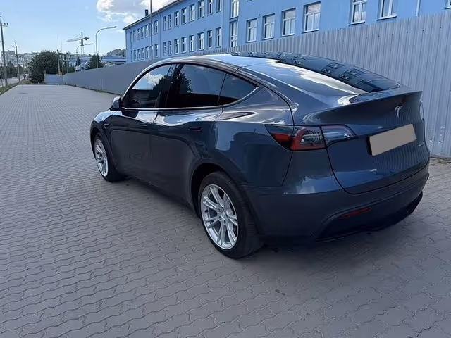 Tesla Model Y - фото 2