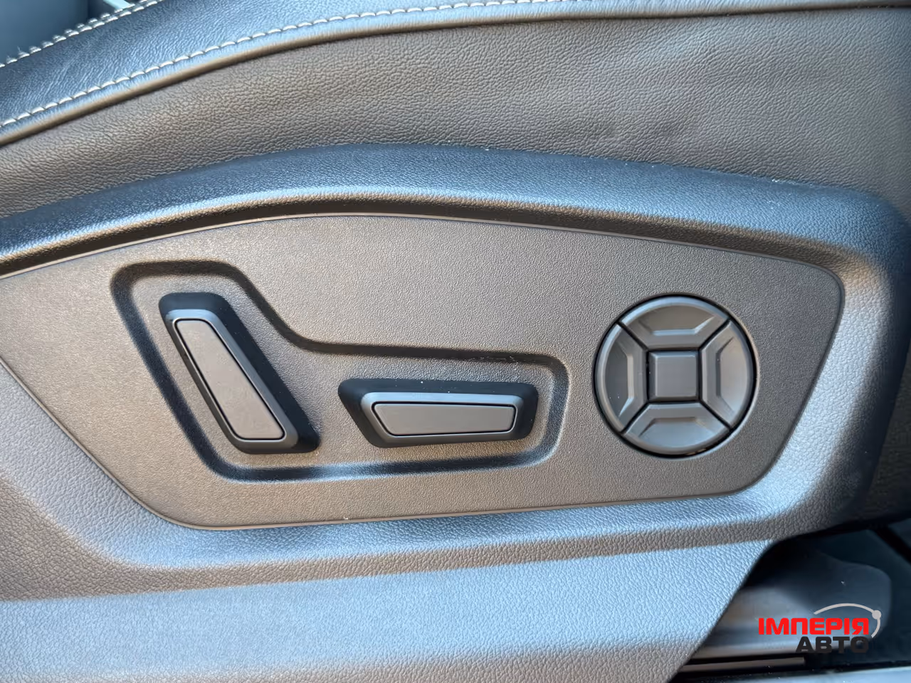 Audi Q8 - фото 35