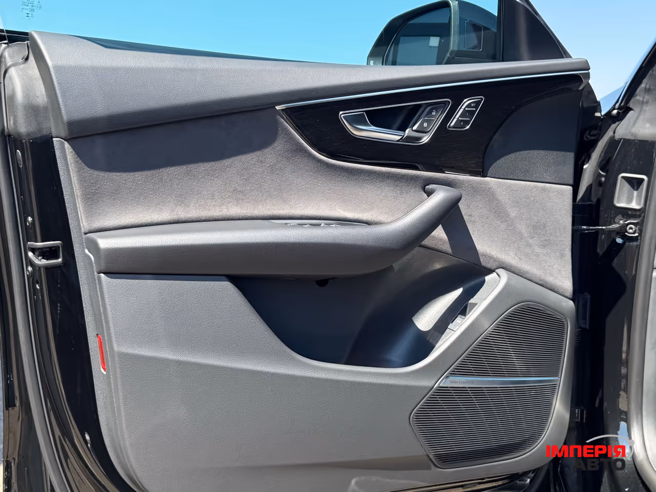 Audi Q8 - фото 17
