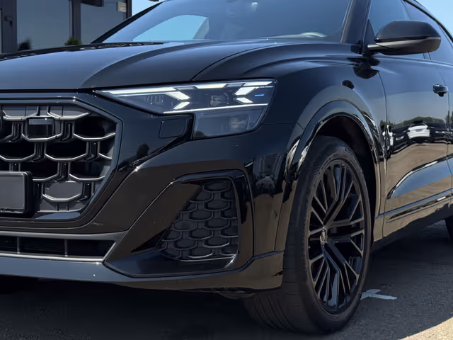 Audi Q8 - фото 5