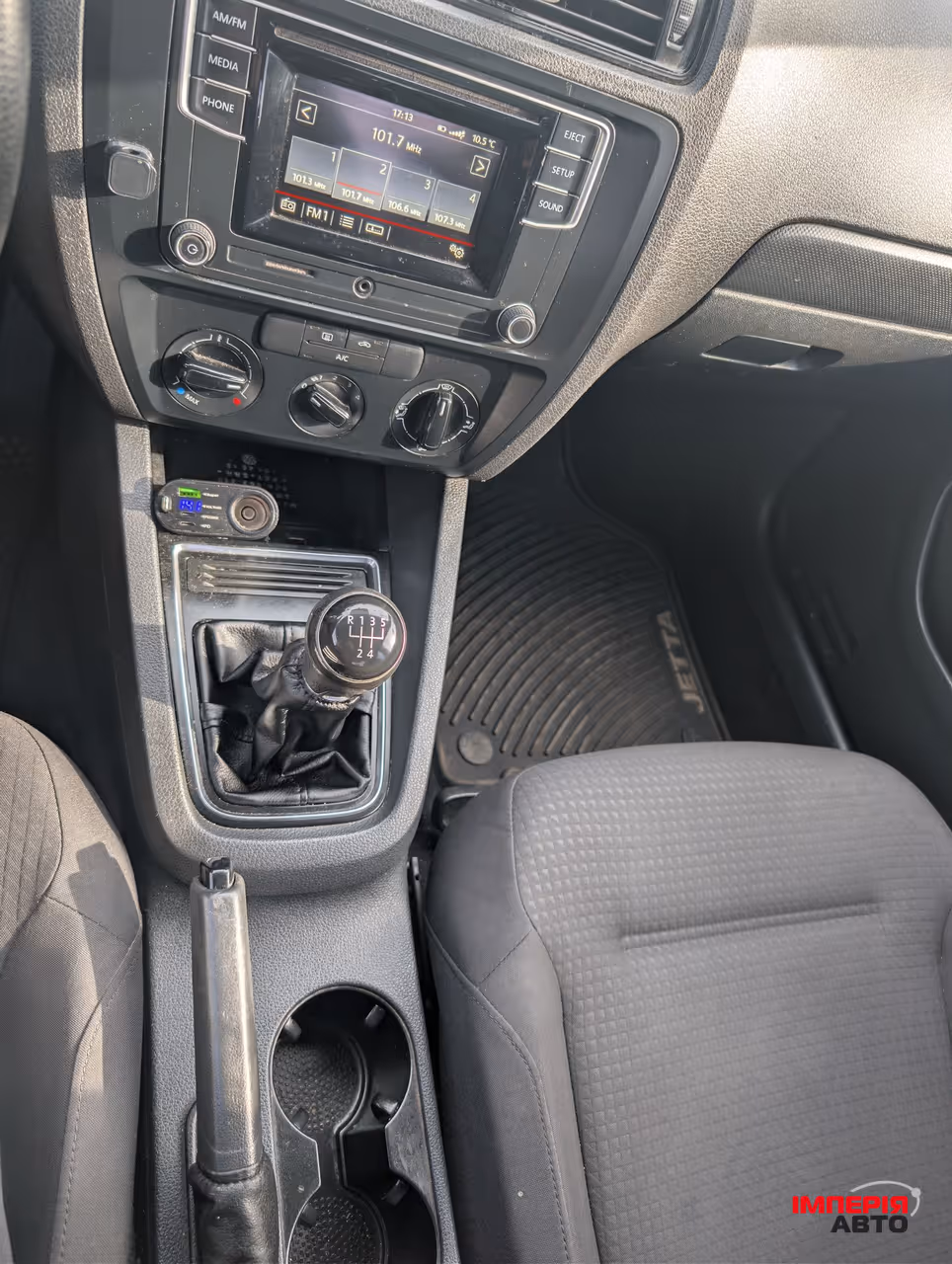 Volkswagen Jetta - фото 12