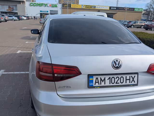 Volkswagen Jetta - фото 4