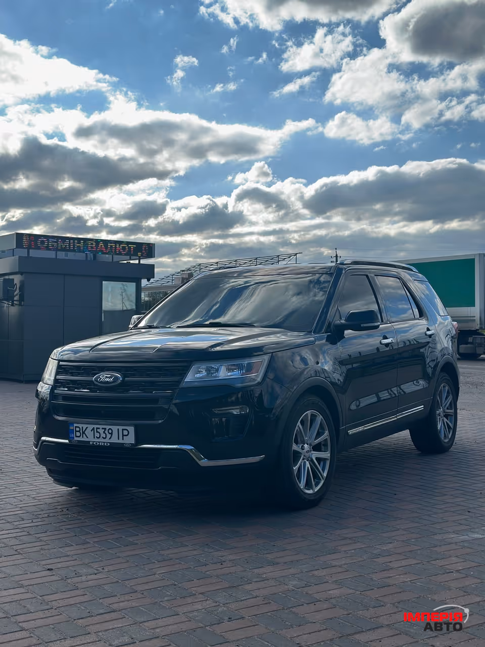 Ford Explorer - фото 1