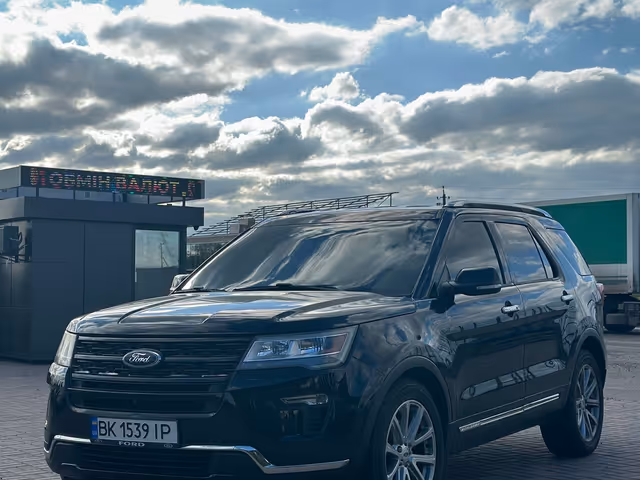 Ford Explorer - фото 1