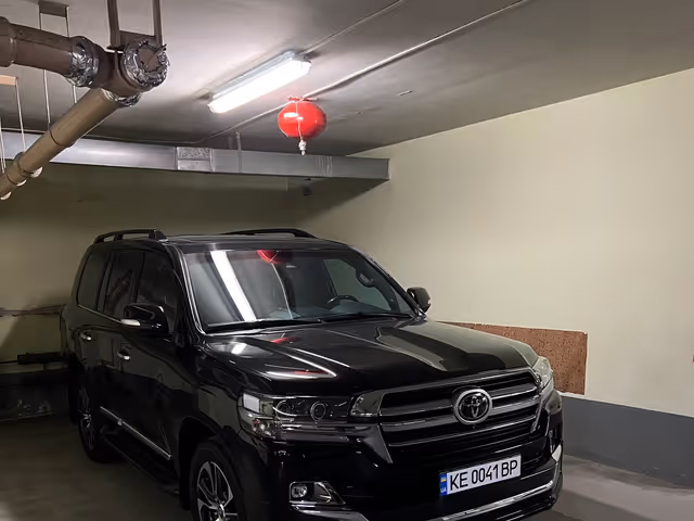 Toyota Land Cruiser - фото 1