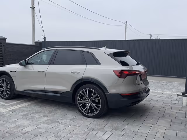 Audi e-tron Sportback - фото 4