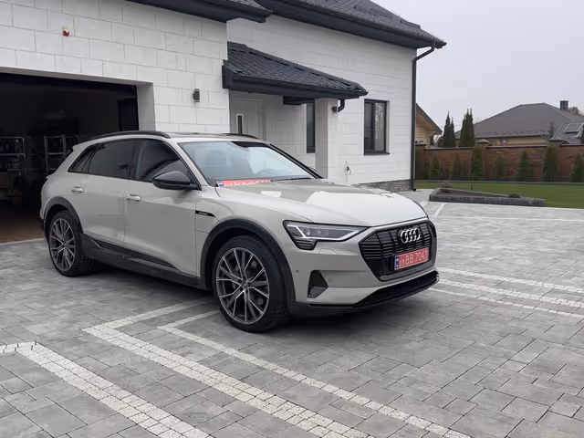 Audi e-tron Sportback - фото 1