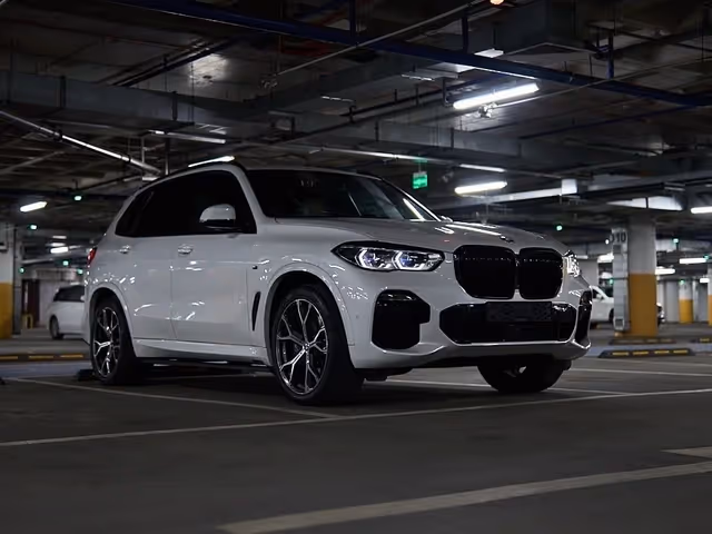 BMW X5 - фото 1
