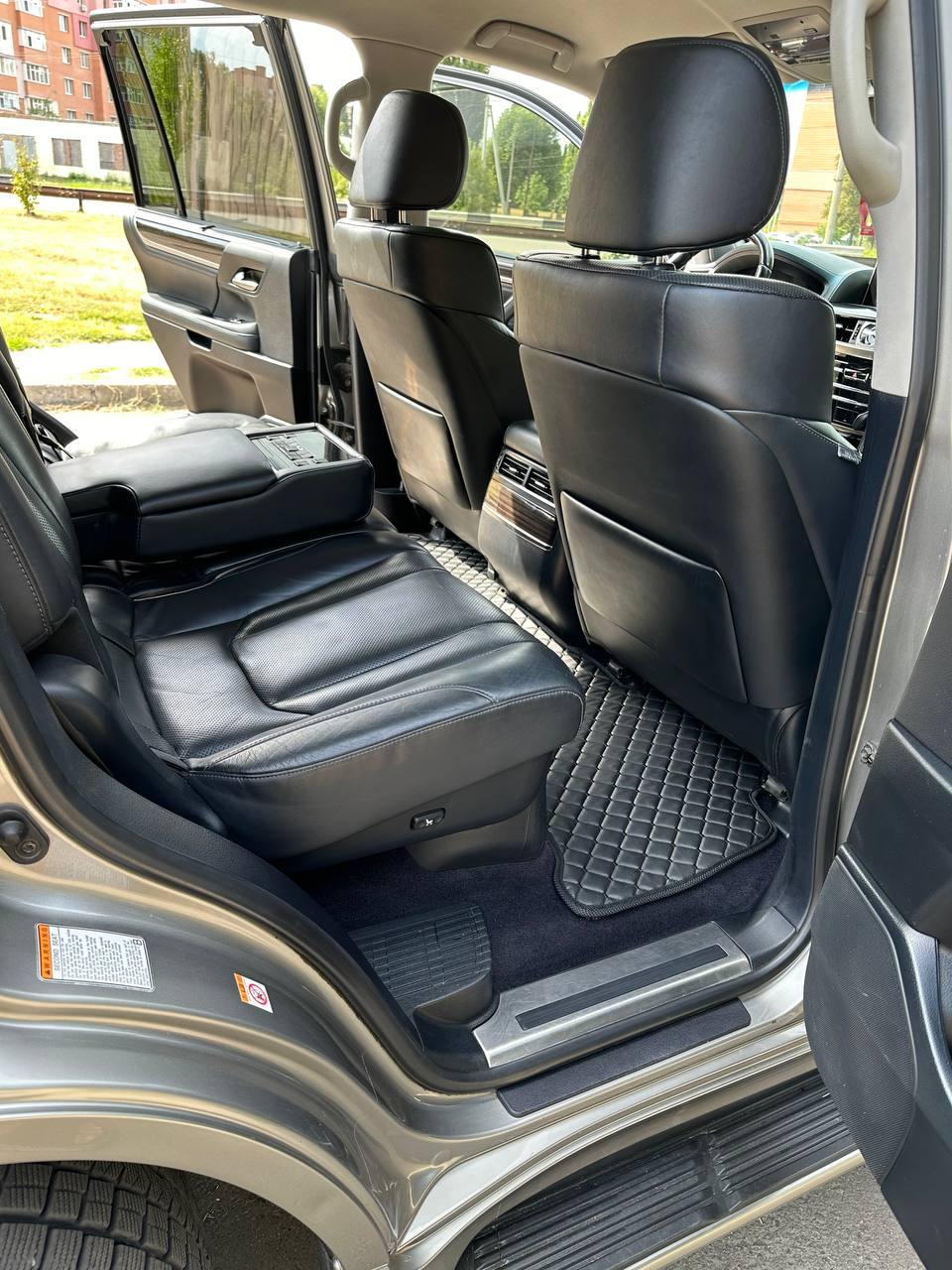 Lexus LX - фото 23