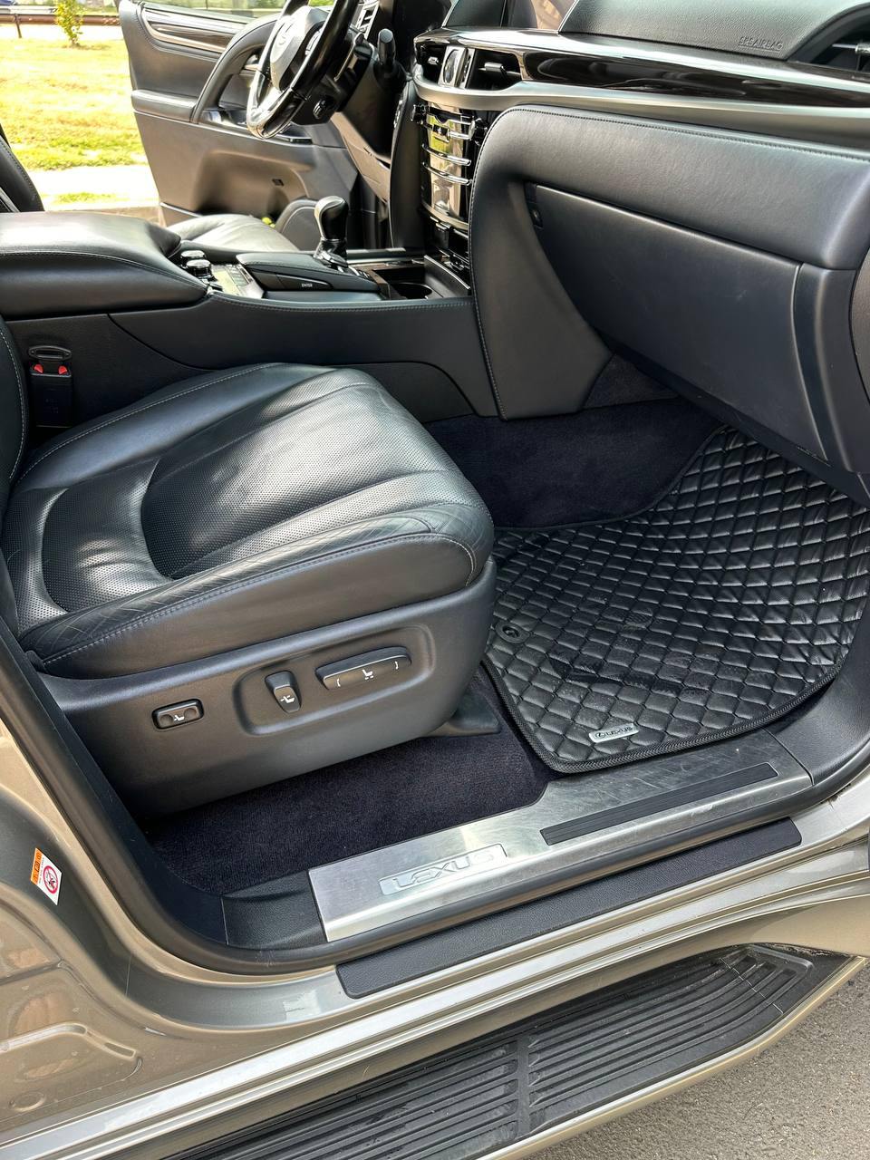 Lexus LX - фото 14