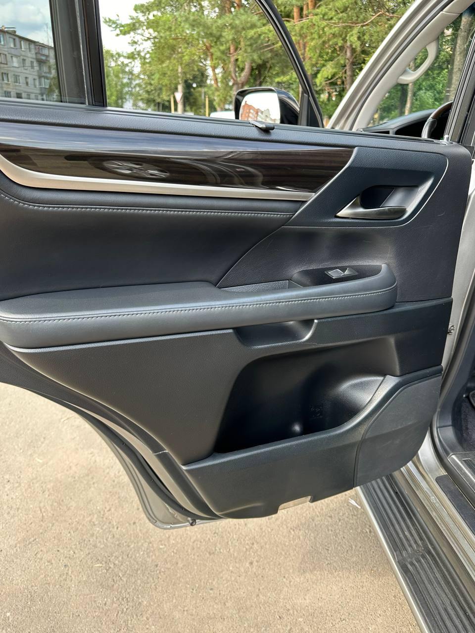 Lexus LX - фото 18