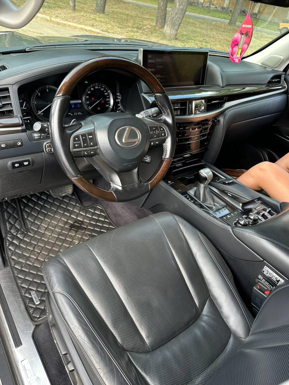 Lexus LX - фото 12