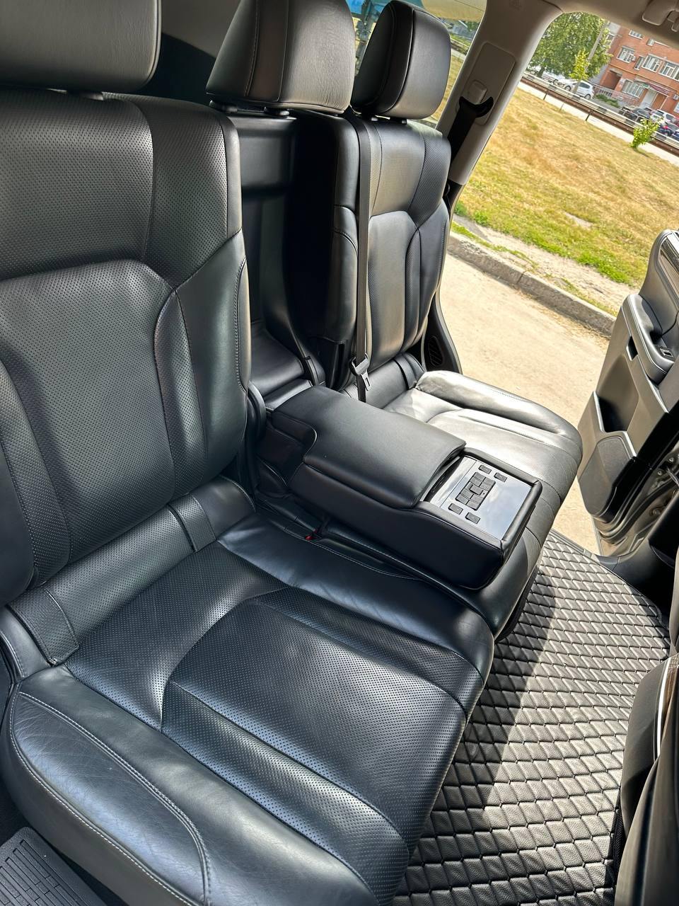 Lexus LX - фото 22