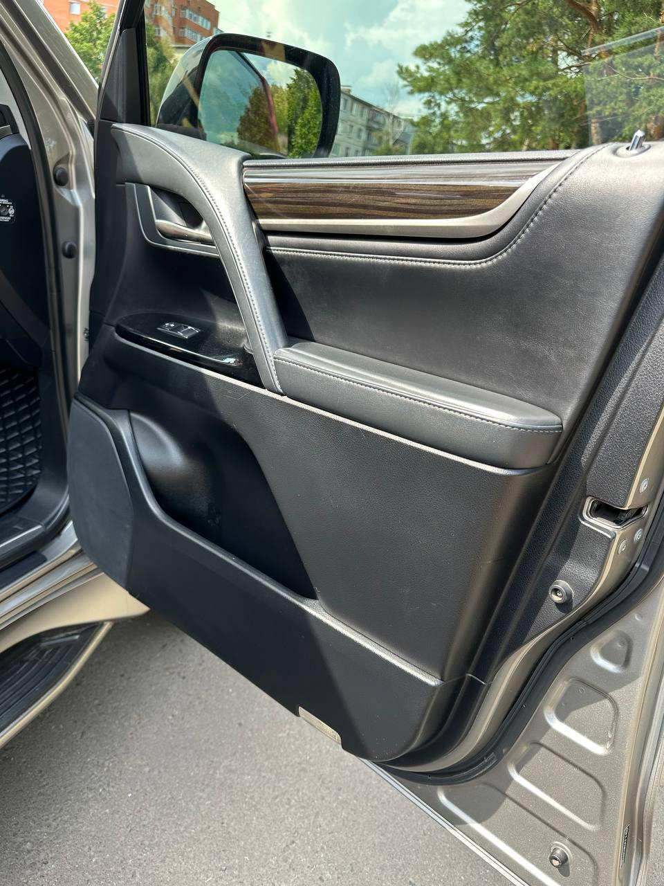 Lexus LX - фото 25