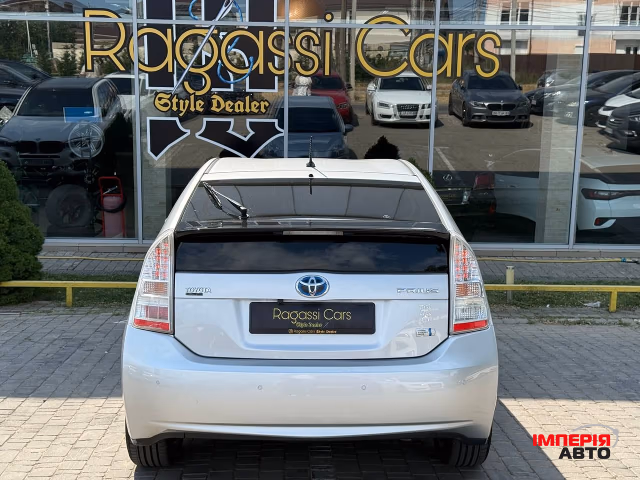 Toyota Prius - фото 2