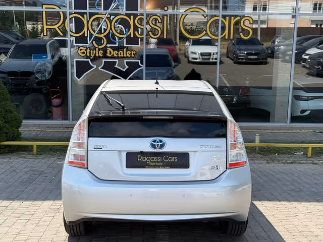 Toyota Prius - фото 2
