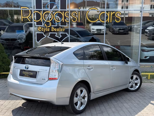 Toyota Prius - фото 3