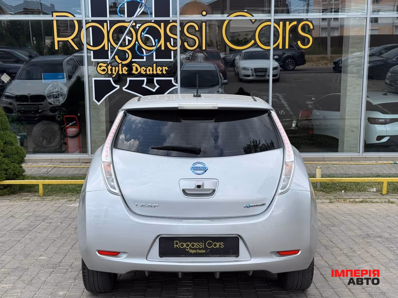 Nissan Leaf - фото 2