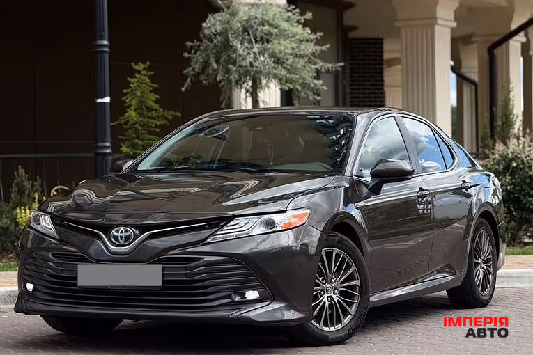 Toyota Camry - фото 3