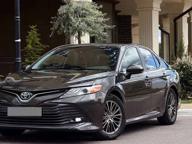 Toyota Camry - фото 3