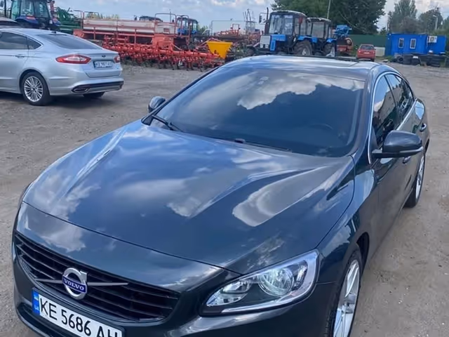 Volvo S60 - фото 1