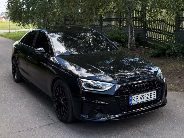 Audi A4 - фото 3