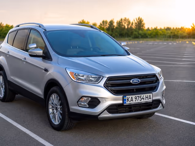 Ford Escape - фото 1