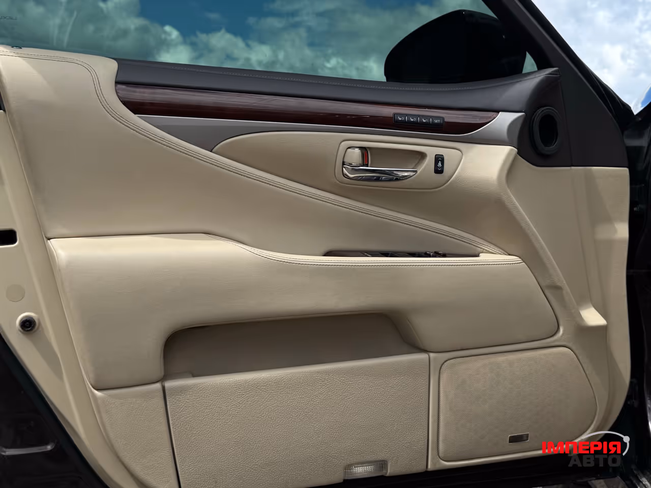Lexus LS - фото 15