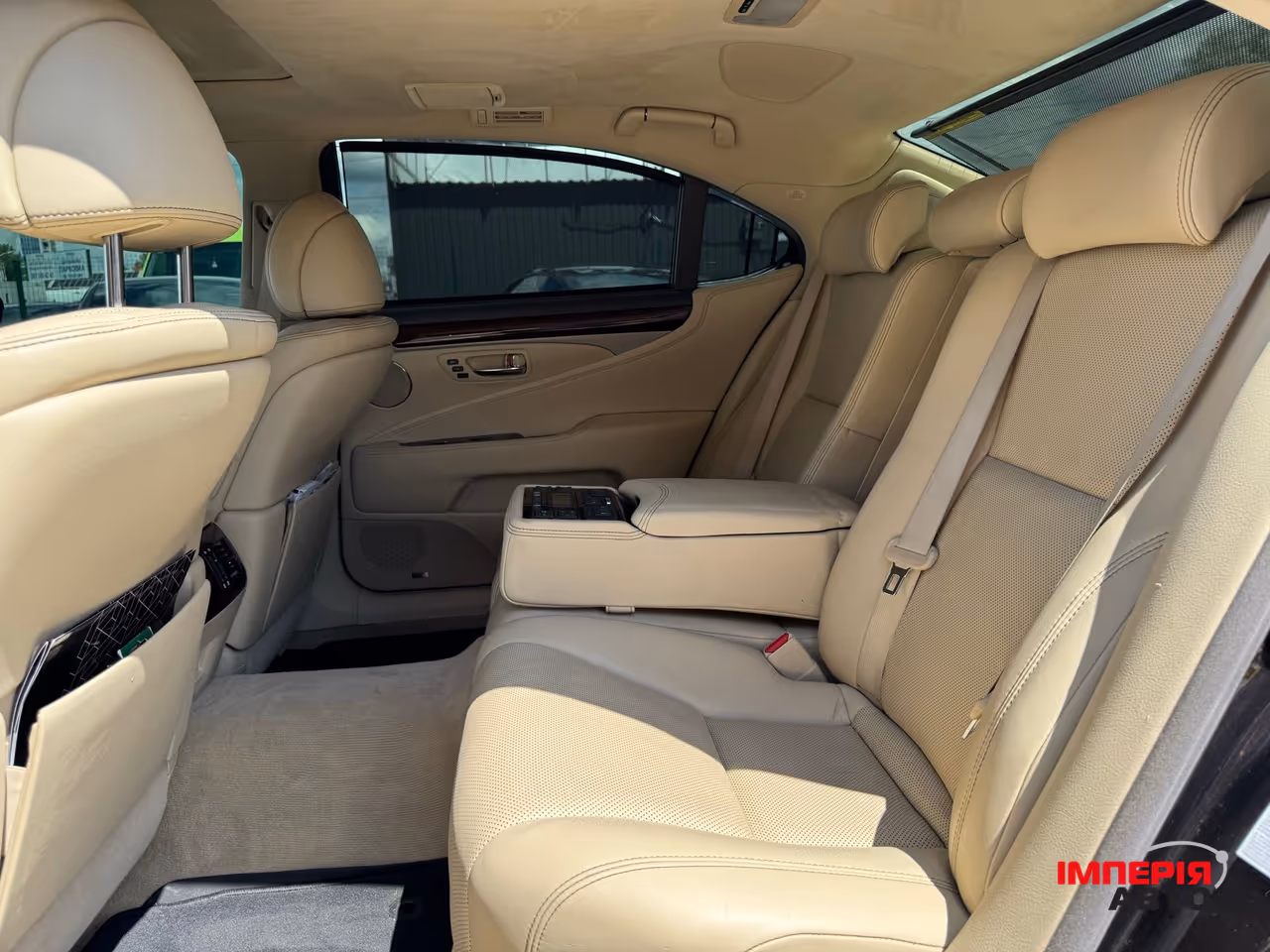 Lexus LS - фото 30