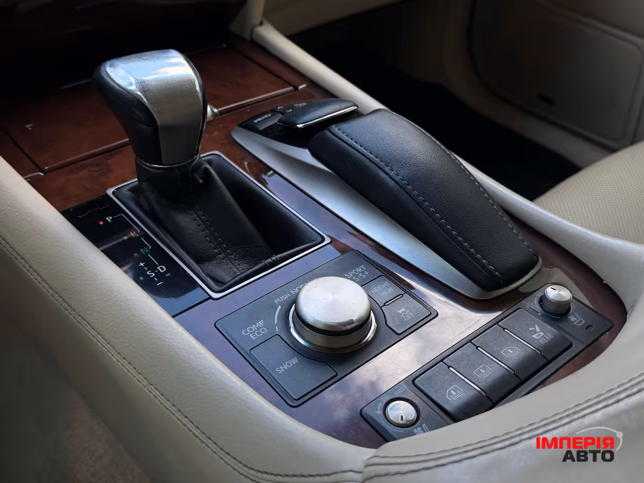 Lexus LS - фото 26