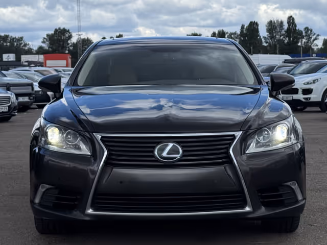 Lexus LS - фото 3