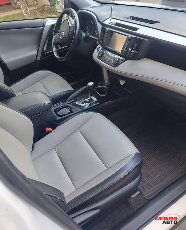 Toyota RAV4 - фото 5
