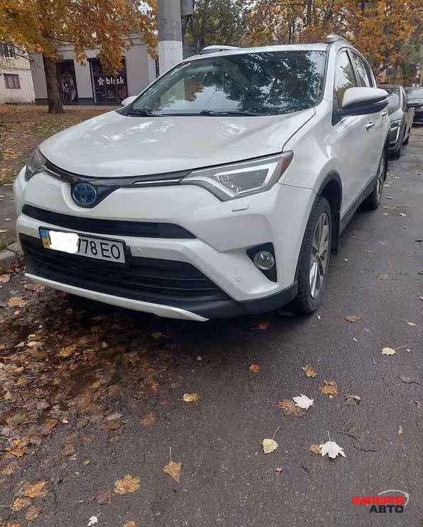 Toyota RAV4 - фото 1