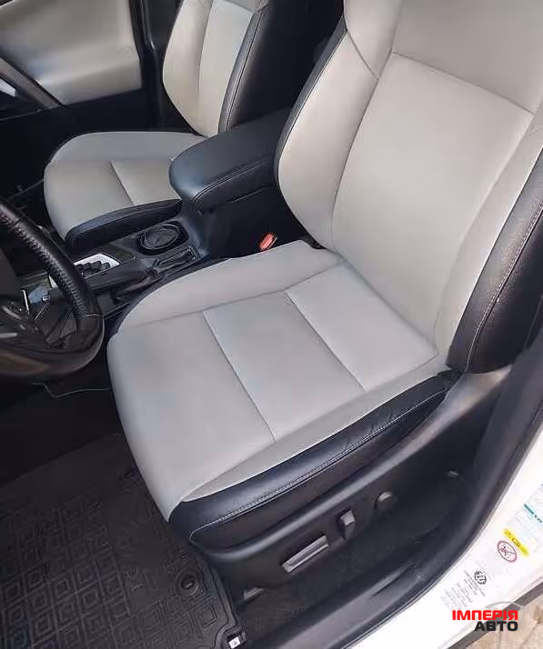 Toyota RAV4 - фото 8