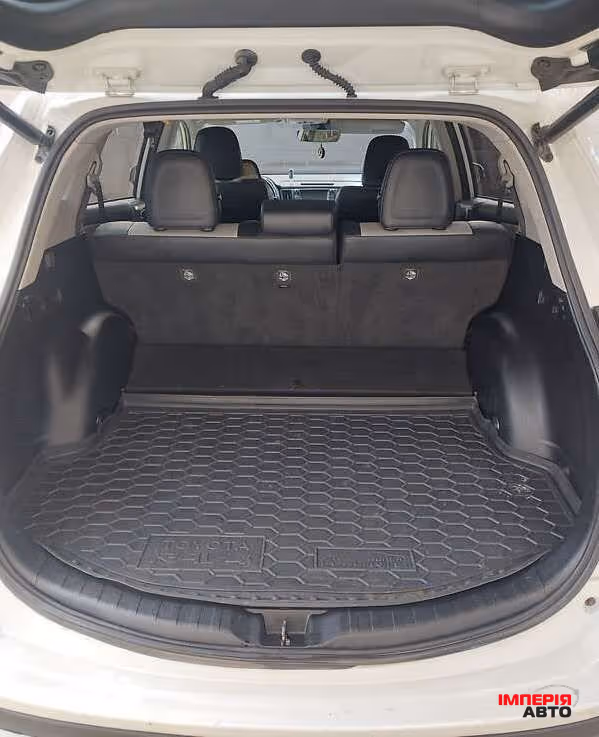 Toyota RAV4 - фото 9
