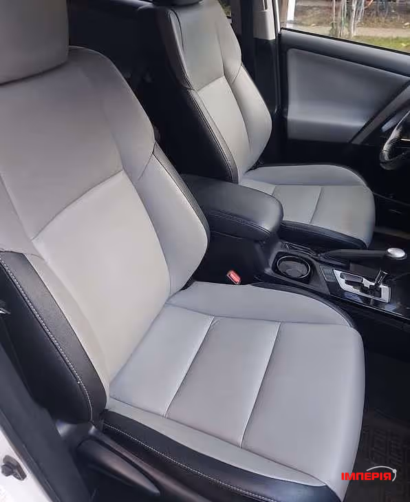 Toyota RAV4 - фото 7