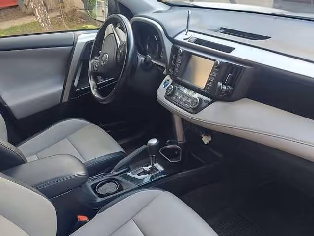 Toyota RAV4 - фото 5