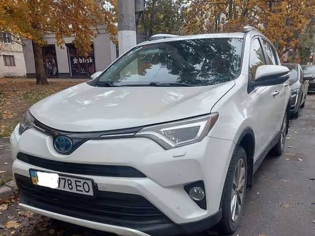 Toyota RAV4 - фото 1