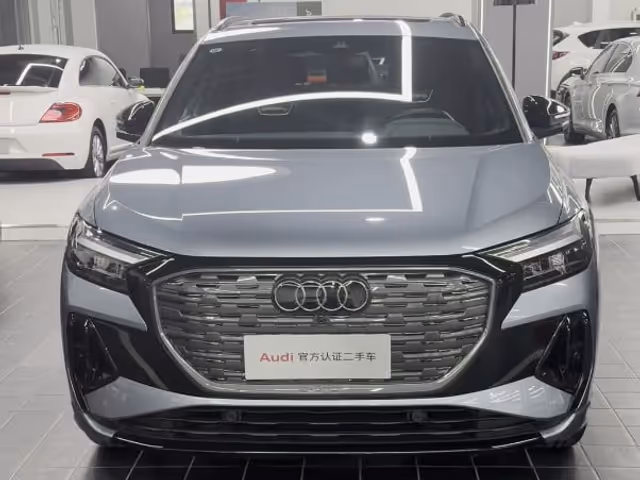 Audi Q4 e-tron - фото 1