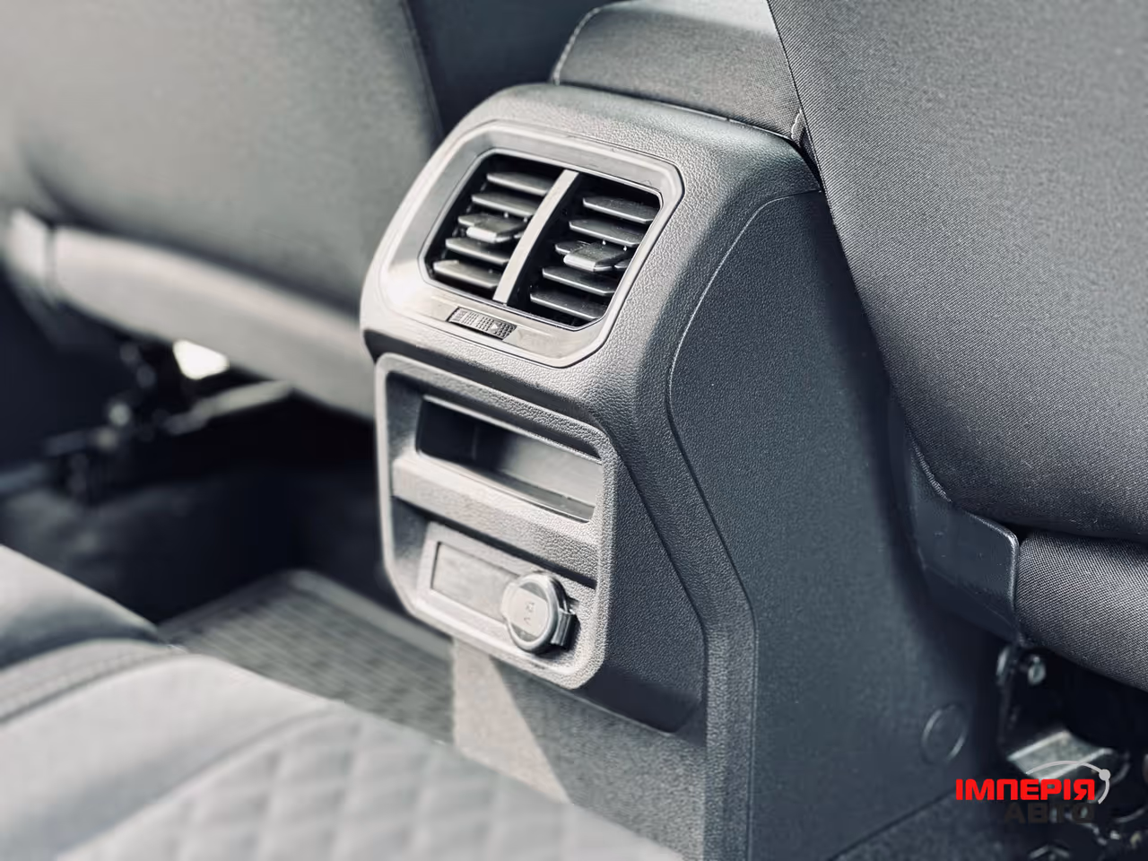 Volkswagen Tiguan - фото 16