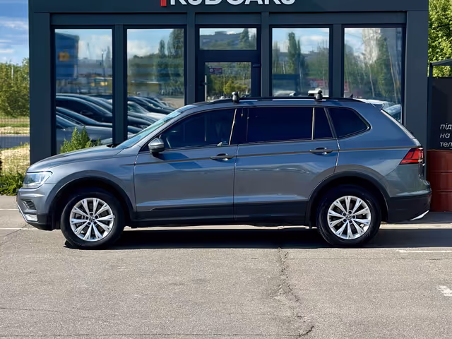 Volkswagen Tiguan - фото 3