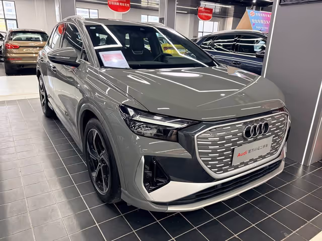 Audi Q4 e-tron - фото 3