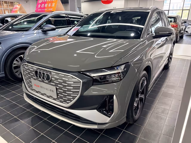 Audi Q4 e-tron - фото 1