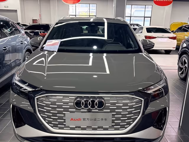 Audi Q4 e-tron - фото 2